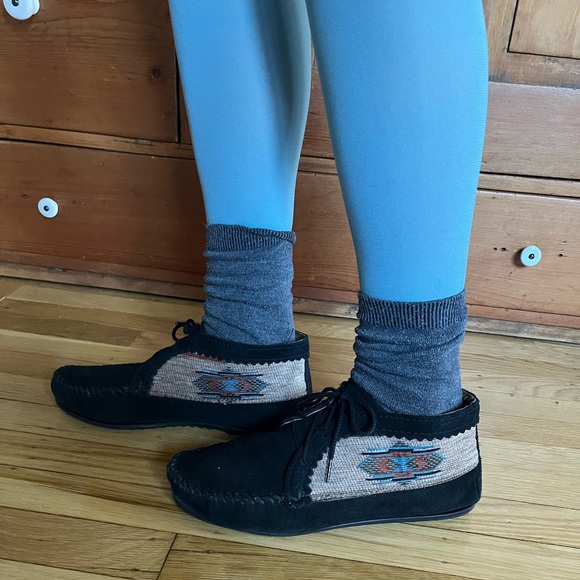 Minnetonka high top moccasin shoes - Picture 2 of 5